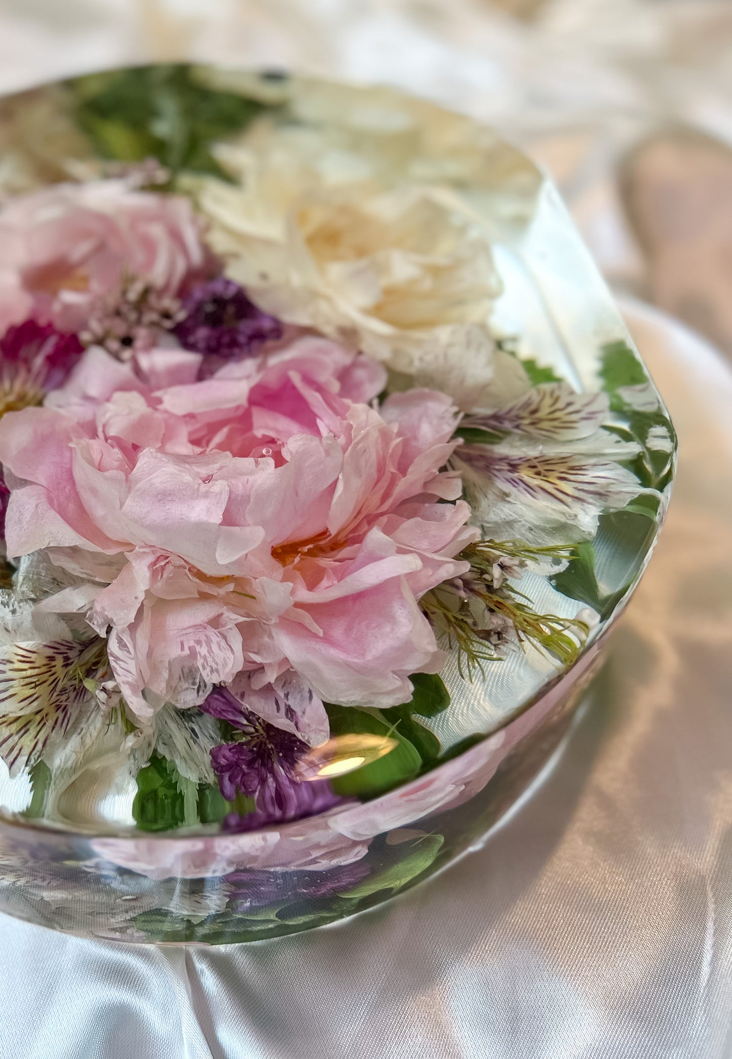 9" Standing Circle Resin Flower Preservation